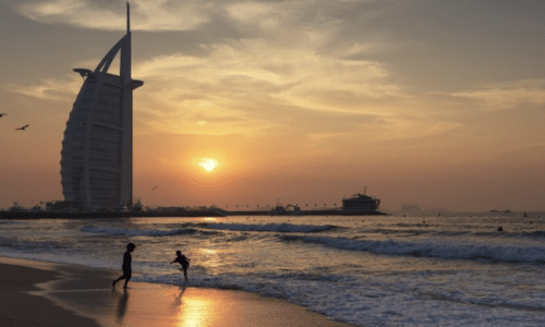 Pôr do sol na praia do Dubai 1